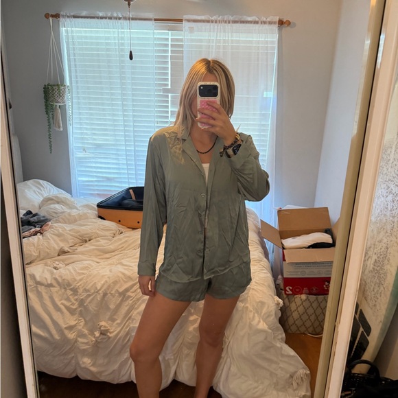 AUDEN SATIN PJS - Picture 9 of 14